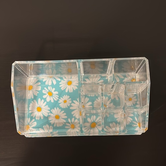 Plastic Makeup Organizer - Picture 2 of 6